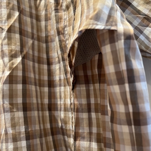 Columbia short sleeve shirt with sun protection in back vents - Picture 7 of 14